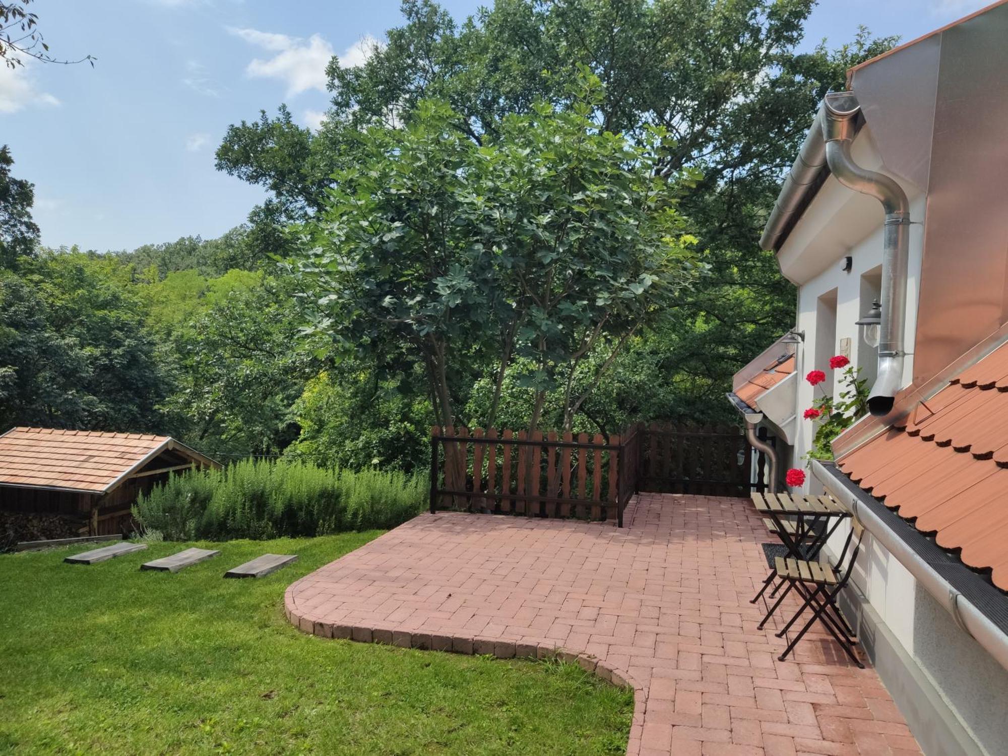 Kosbor Vendeghaz Apartment Monoszlo Exterior photo